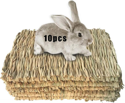 "🐰🌿 Cozy Grass Mat for Your Furry Friends! Perfect Chew Toy & Bed for Rabbits, Guinea Pigs, Chinchillas, Hamsters, and More! 🐹💕"