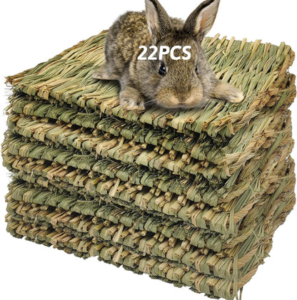 "🐰🌿 Cozy Grass Mat for Your Furry Friends! Perfect Chew Toy & Bed for Rabbits, Guinea Pigs, Chinchillas, Hamsters, and More! 🐹💕"